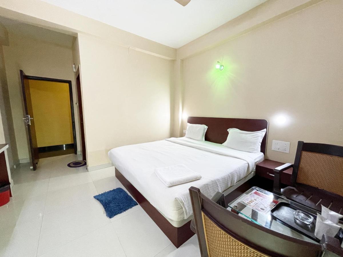 Hotel AAVAASS Puri Exterior foto