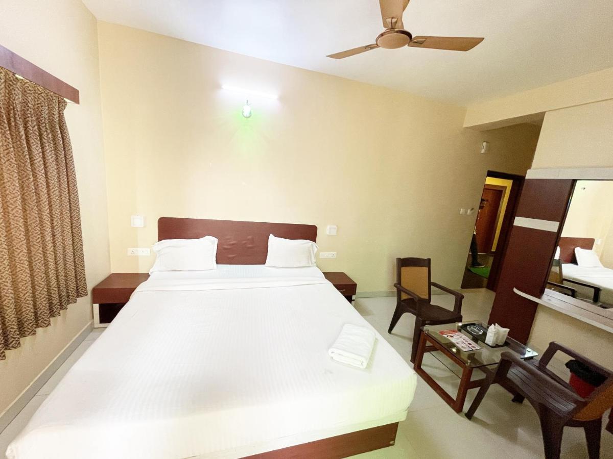Hotel AAVAASS Puri Exterior foto