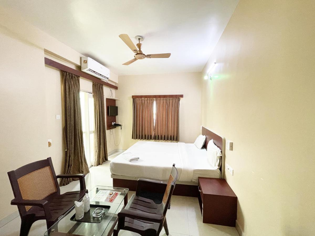 Hotel AAVAASS Puri Exterior foto