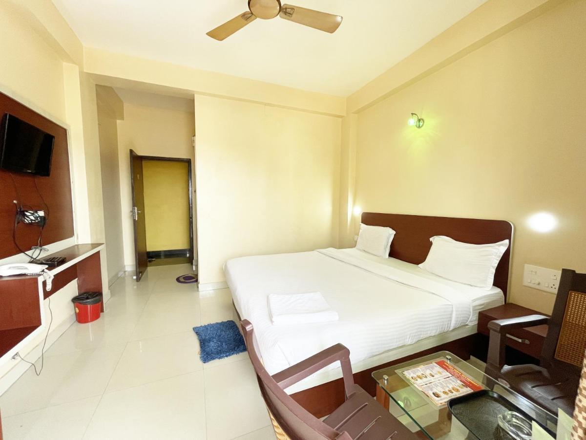 Hotel AAVAASS Puri Exterior foto