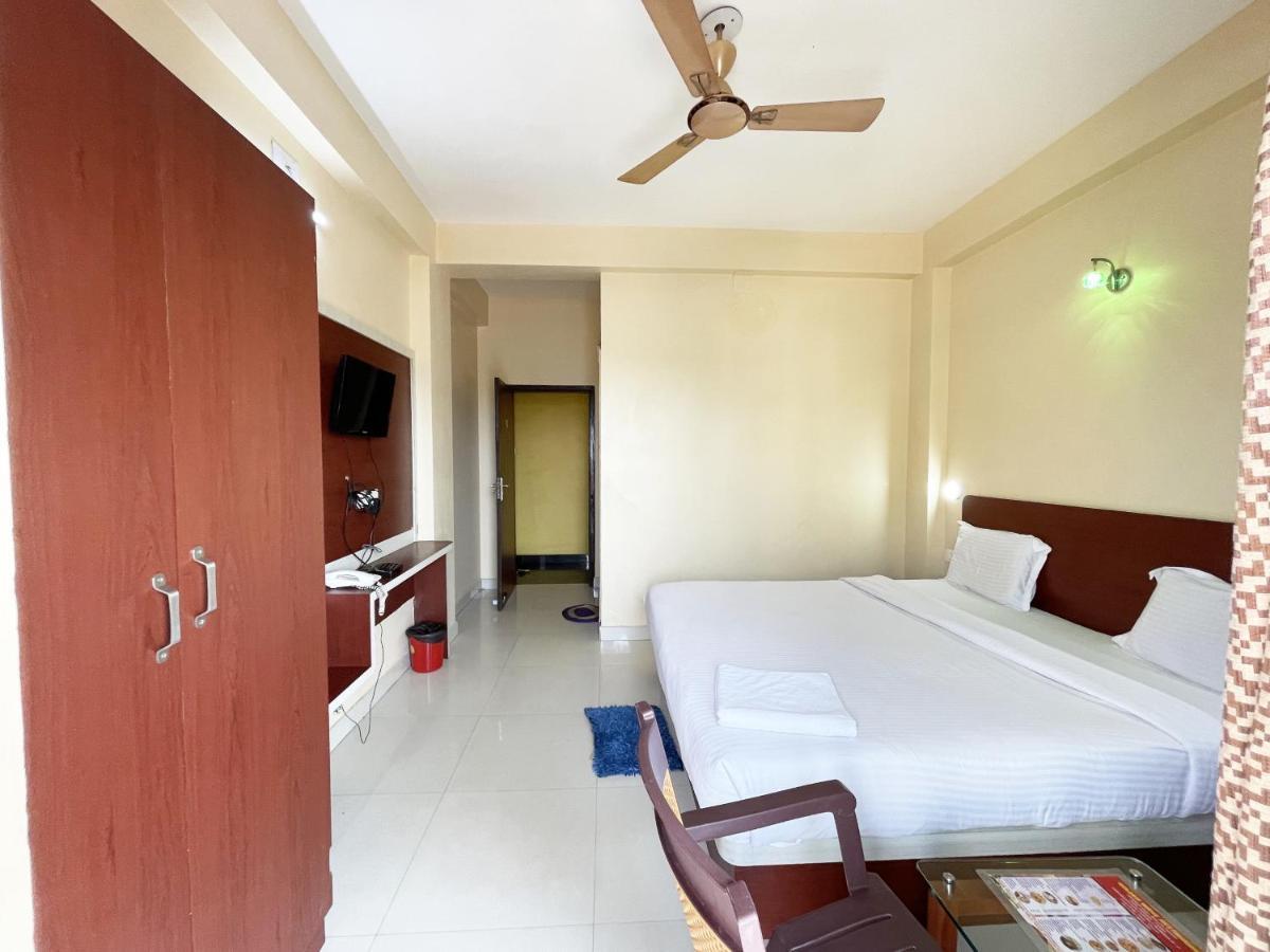 Hotel AAVAASS Puri Exterior foto