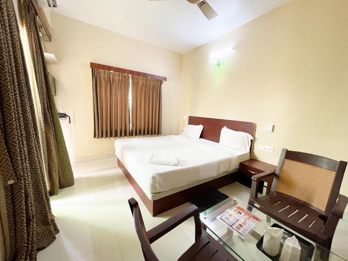 Hotel AAVAASS Puri Exterior foto