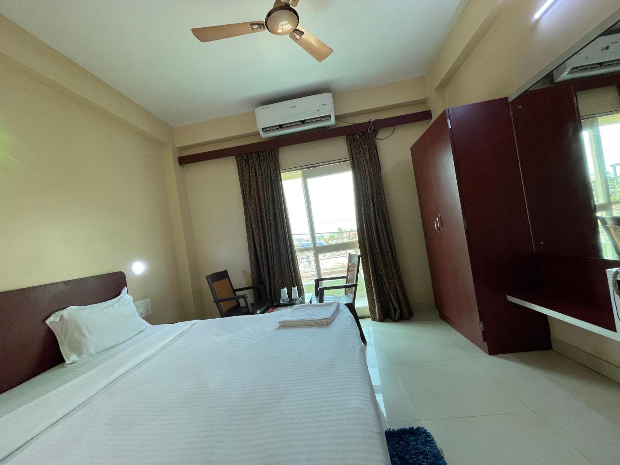 Hotel AAVAASS Puri Exterior foto
