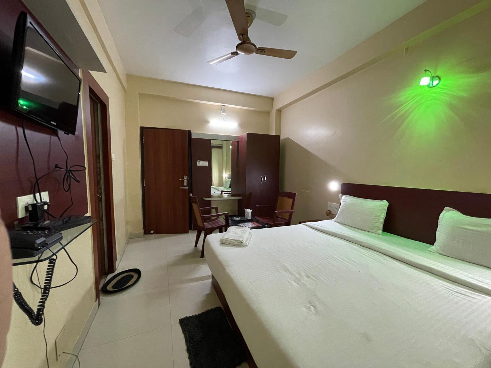 Hotel AAVAASS Puri Exterior foto